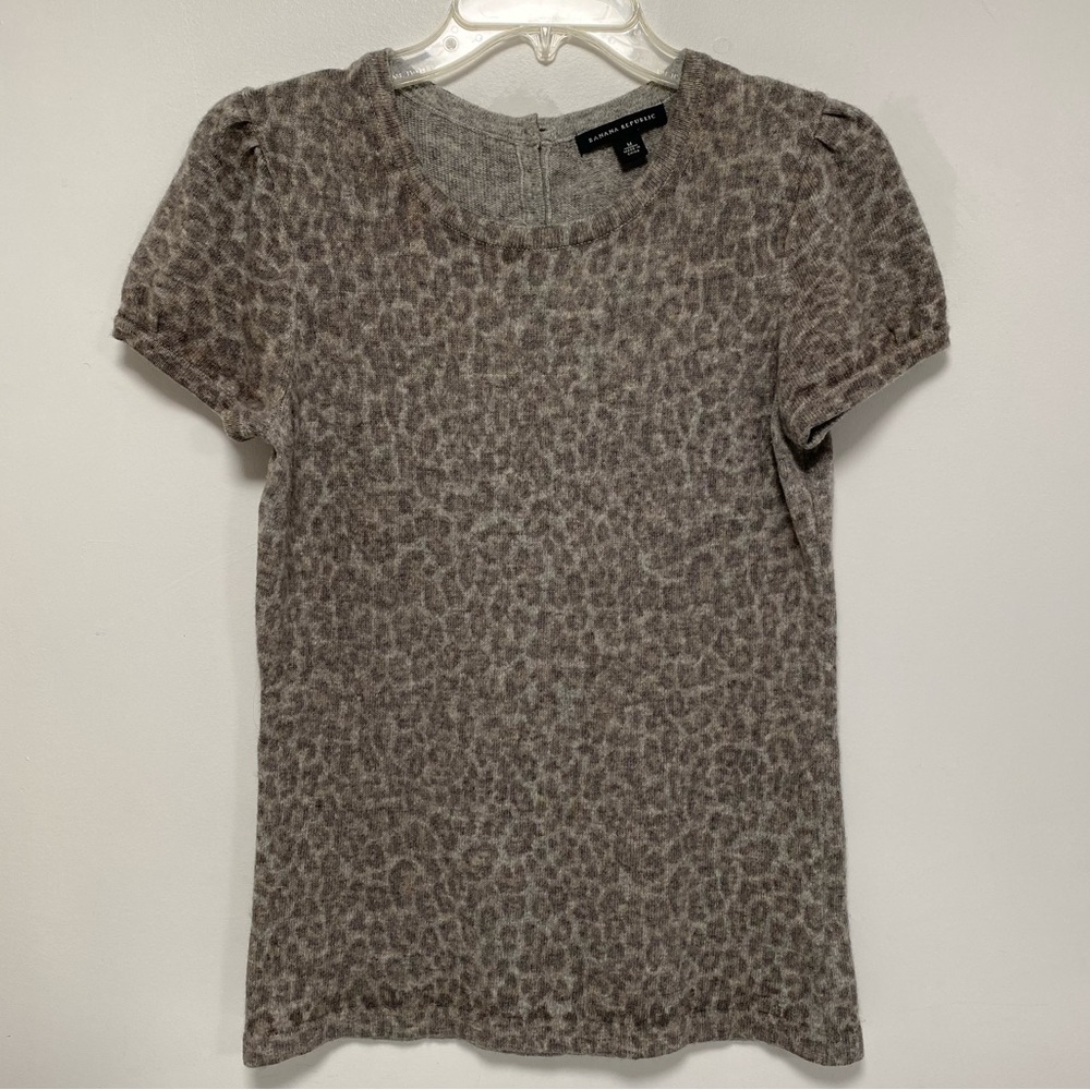 Grey leopard print short sleeve sweater top